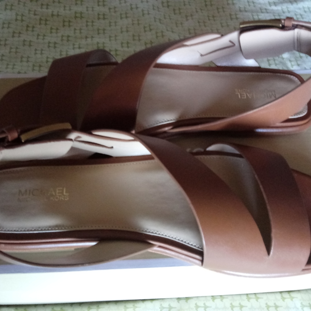 "New" Michael Kors Delilah Sandals - Picture 7 of 10